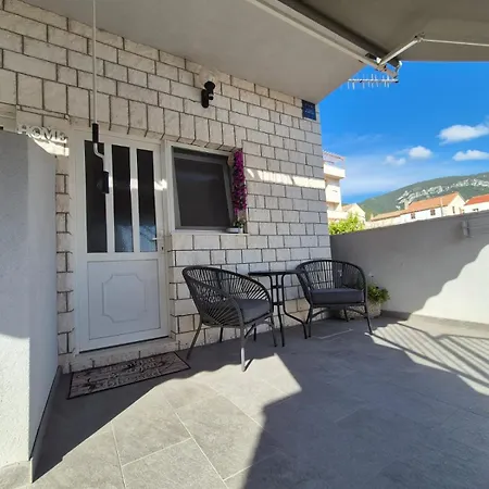 Karla Apartment Komiza