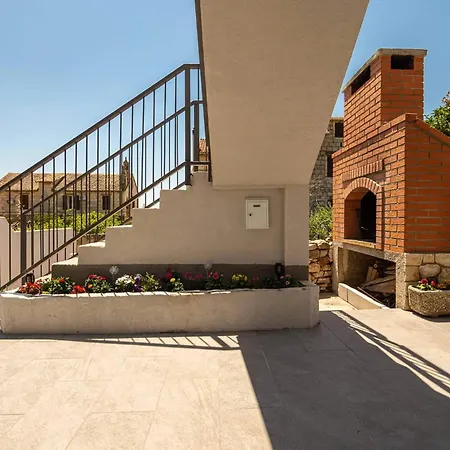 Karla Apartment *