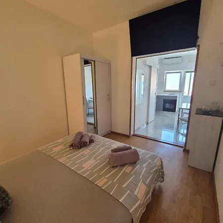 Διαμέρισμα Karla *